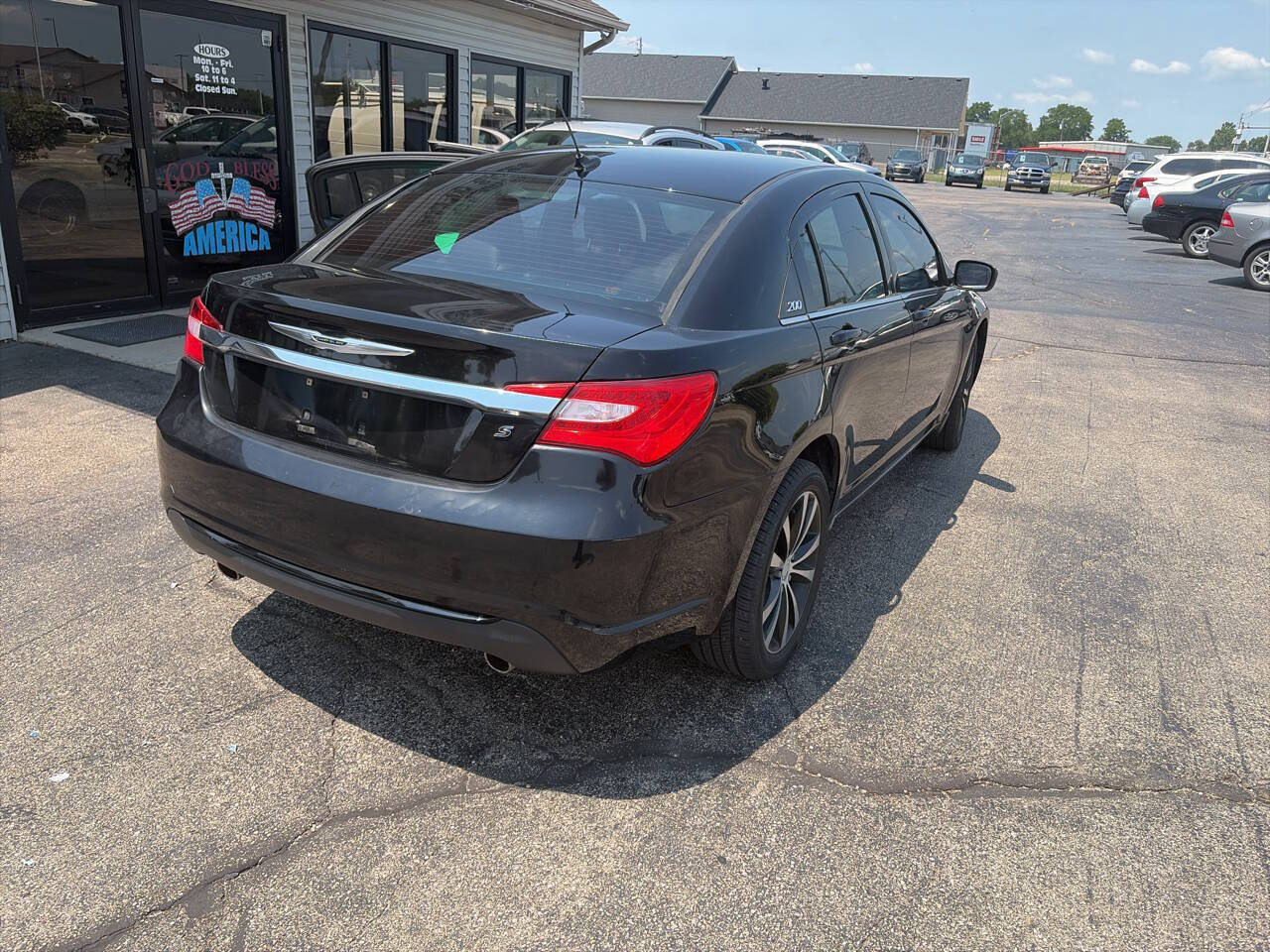 Used 2011 Chrysler 200 S FWD image 2