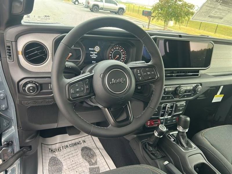 New 2025 Jeep Gladiator Willys AWD/4WD image 9