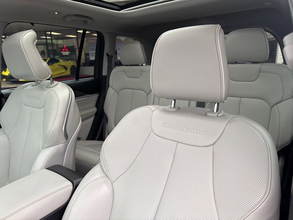 Used 2022 Jeep Grand Cherokee Overland w/ Luxury Tech Group IV image 20