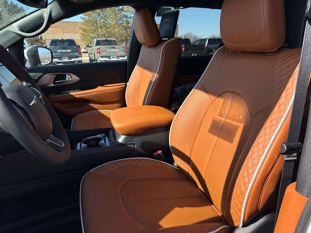New 2026 Chrysler Pacifica Pinnacle FWD image 16