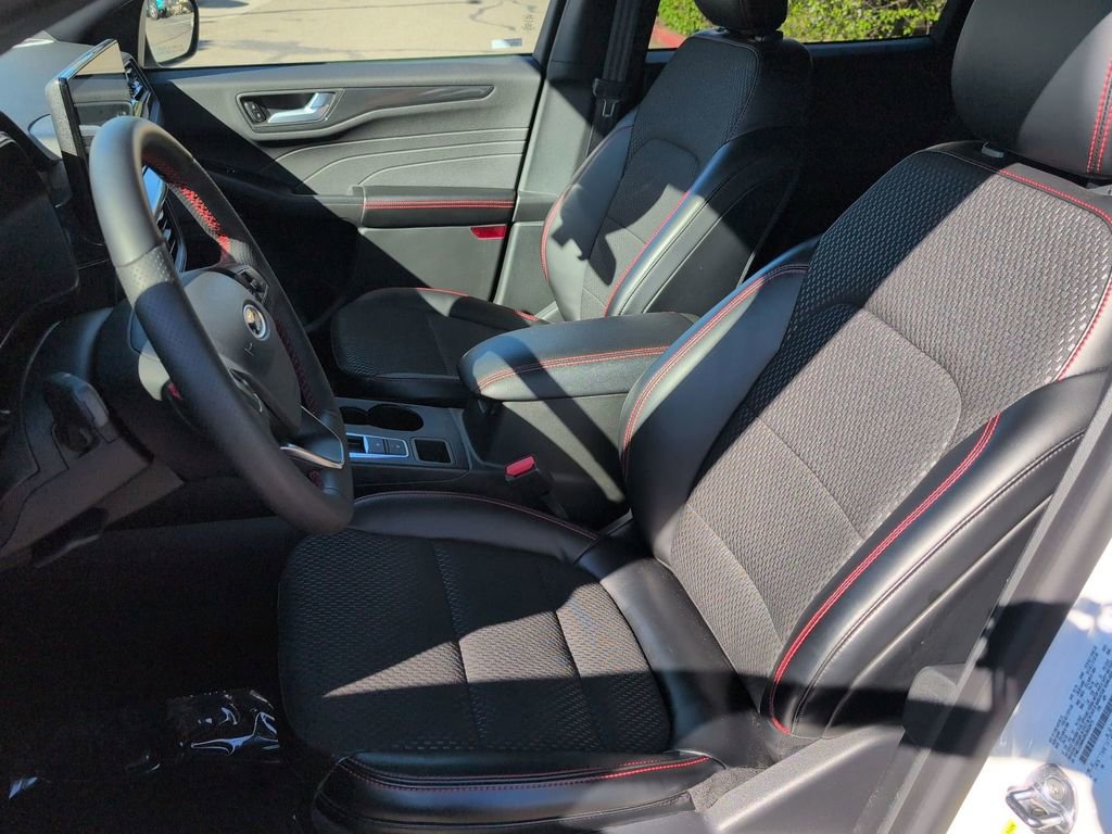 Used 2024 Ford Escape ST-Line w/ Tech Pack #1 image 9