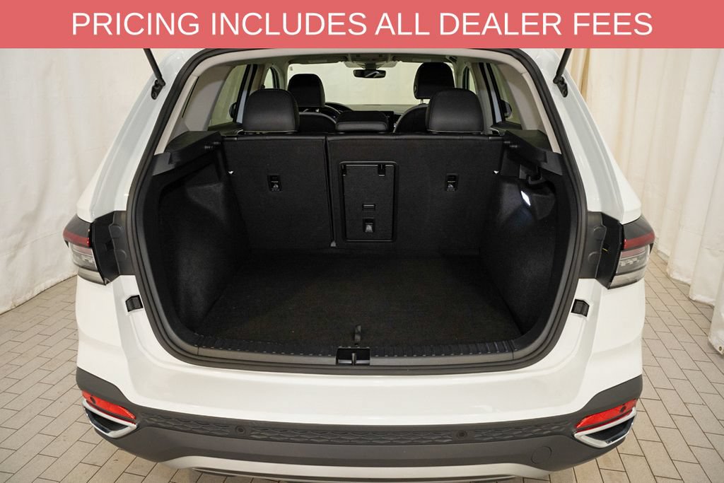 Used 2025 Volkswagen Taos SE AWD/4WD image 5