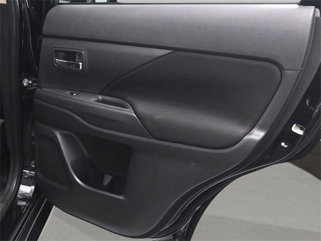 Used 2018 Mitsubishi Outlander SE image 15