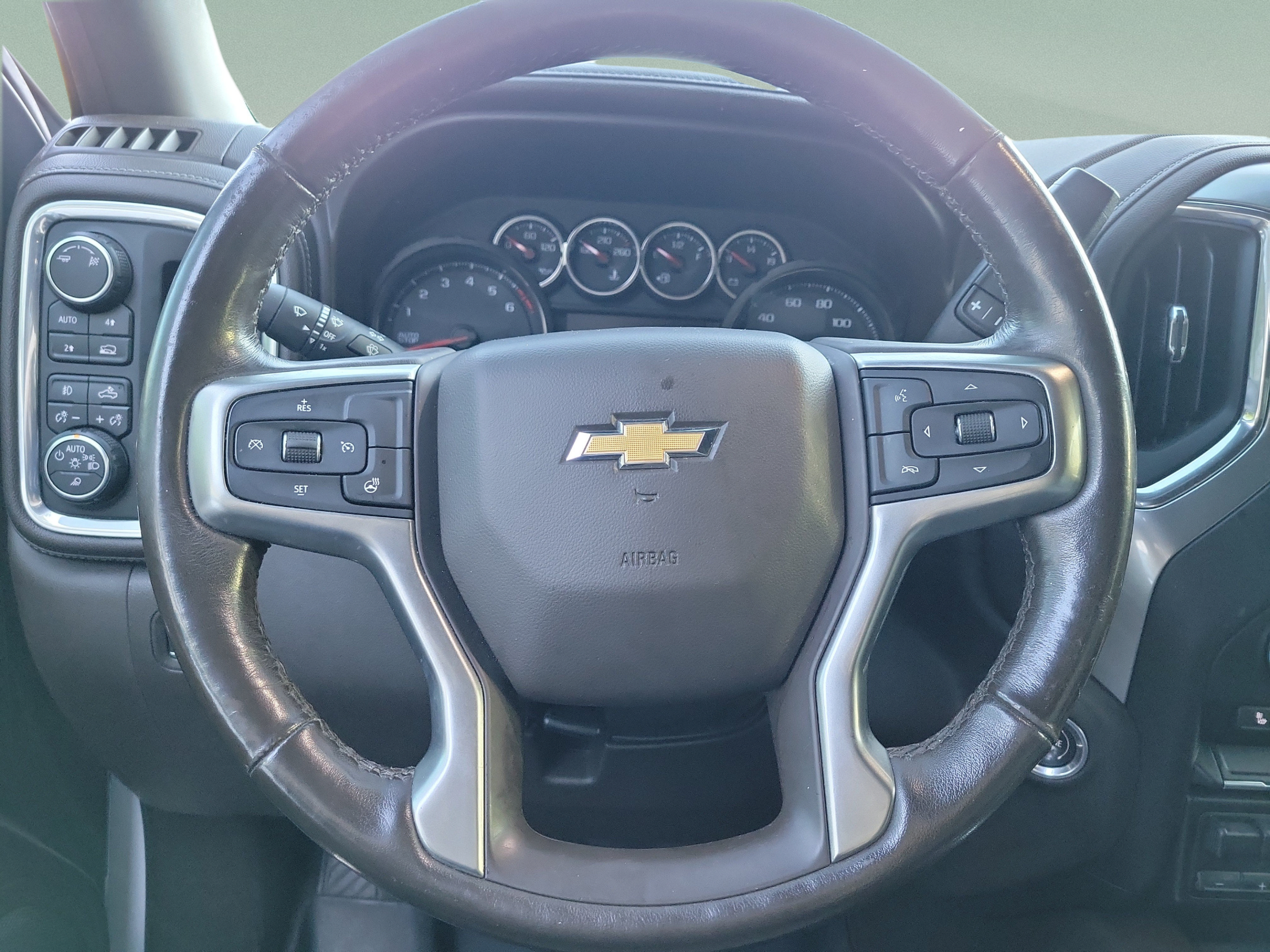 Used 2019 Chevrolet Silverado 1500 LTZ w/ LTZ Convenience Package AWD/4WD image 15