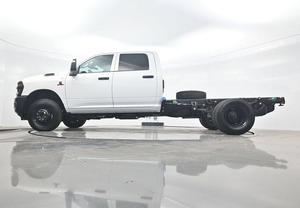 New 2026 RAM 3500 Tradesman AWD/4WD image 39