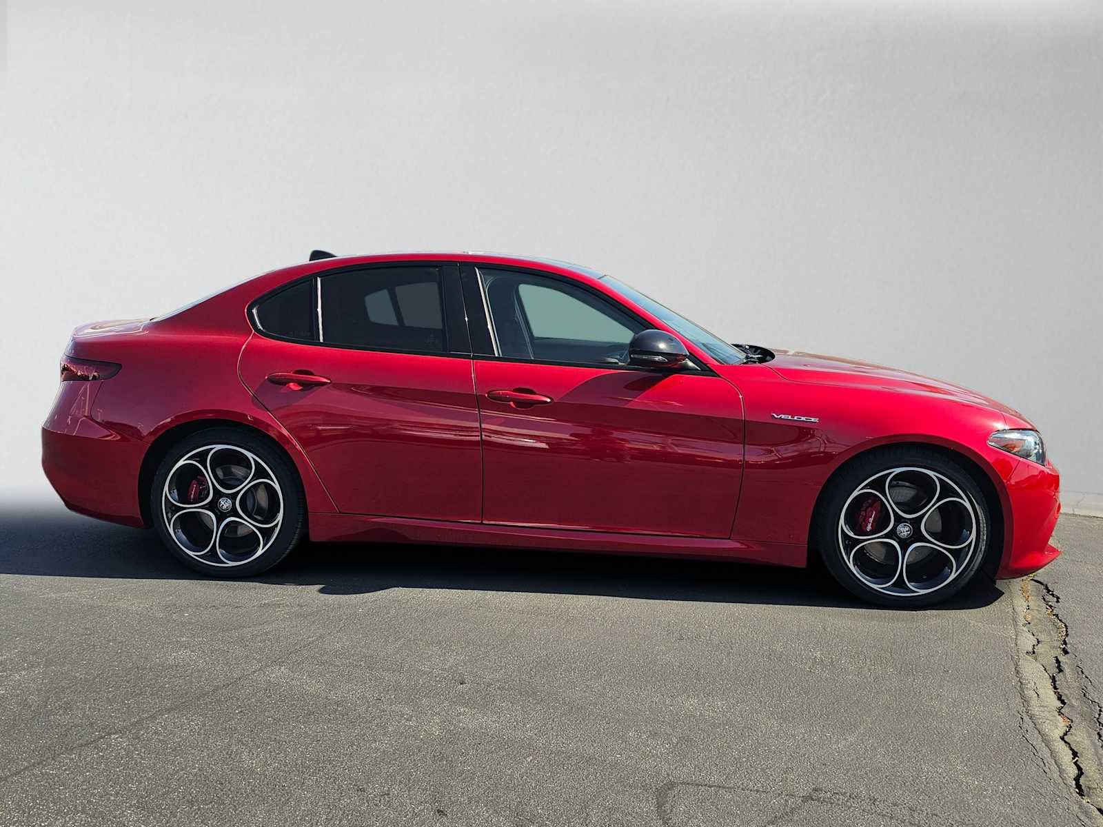 Used 2023 Alfa Romeo Giulia Veloce RWD image 2