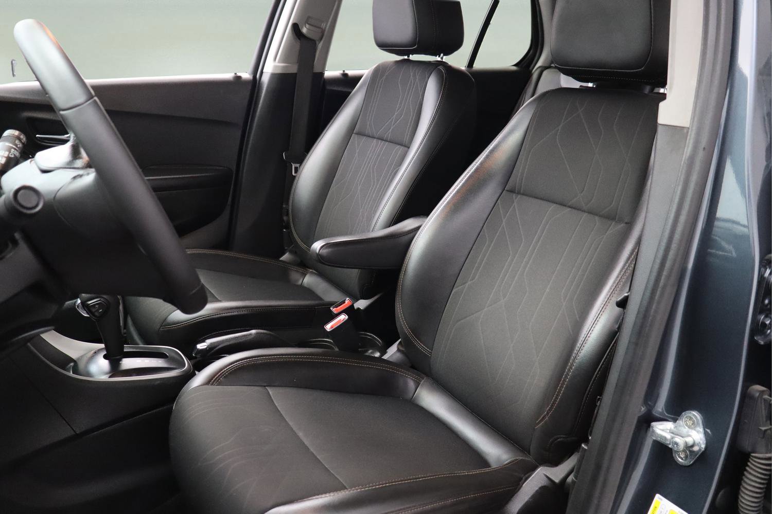 Used 2022 Chevrolet Trax LT w/ LT Convenience Package image 28