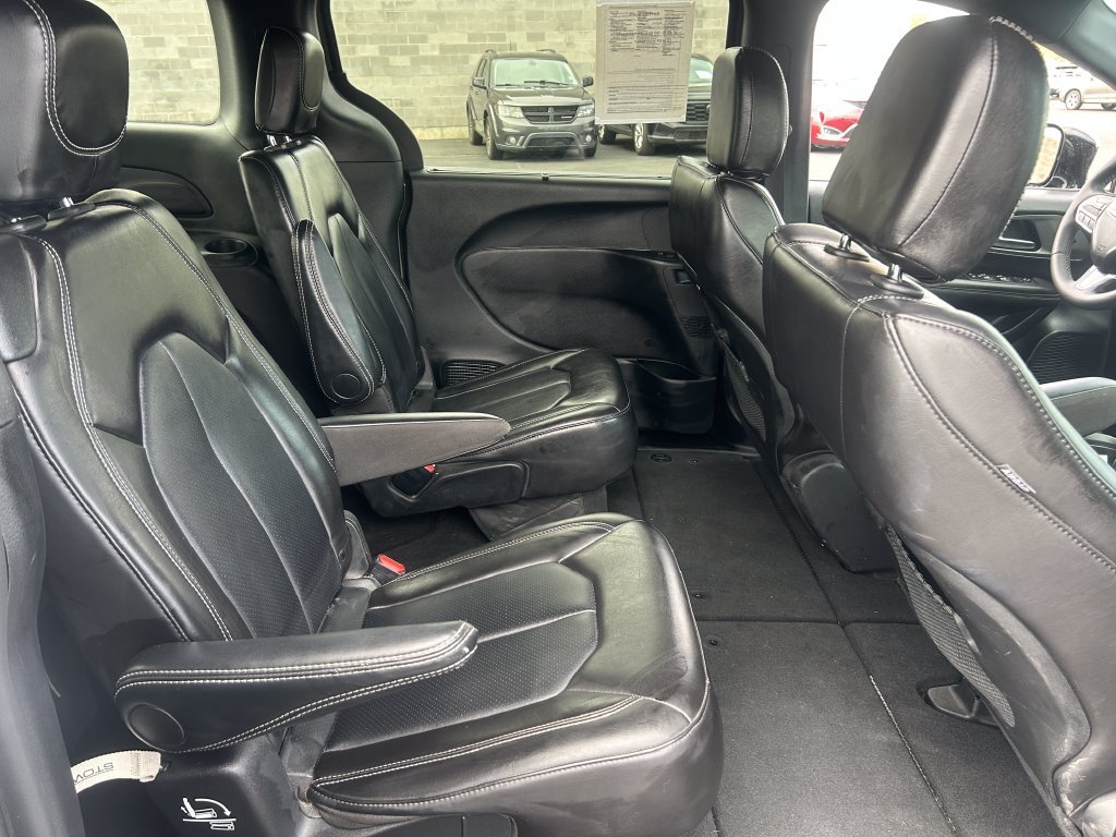 Used 2025 Chrysler Pacifica Select FWD image 34