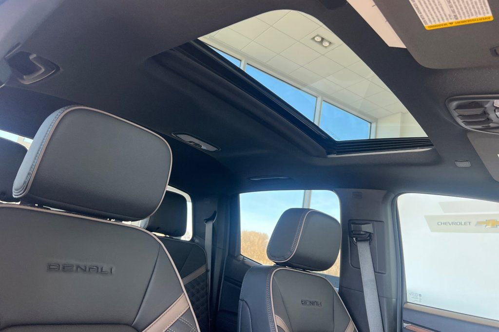 New 2026 GMC Canyon Denali image 13
