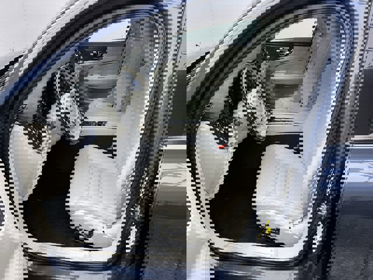 Used 2019 Volvo S60 T6 Momentum w/ Premium Package image 3