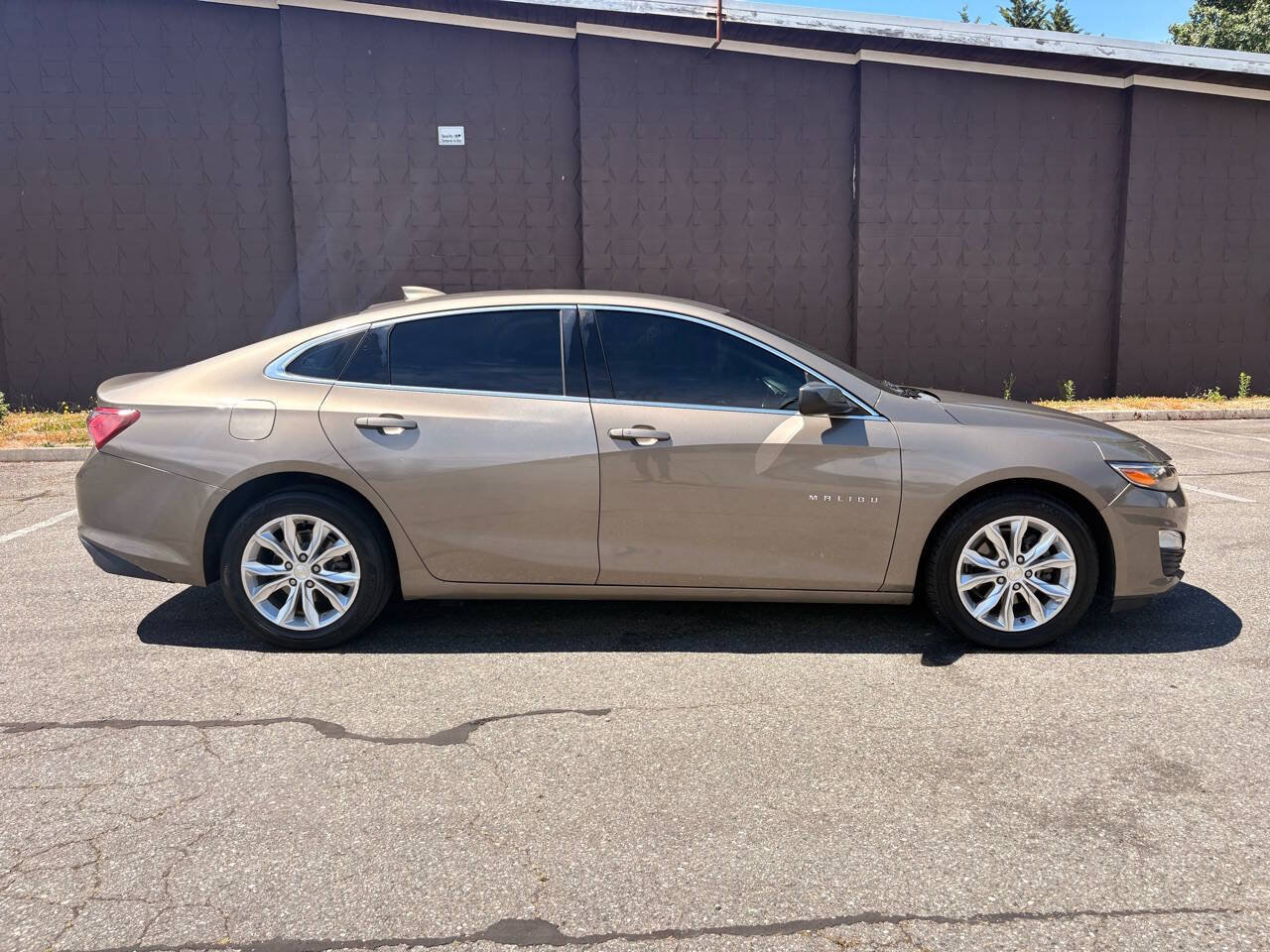 Used 2020 Chevrolet Malibu LT FWD image 4