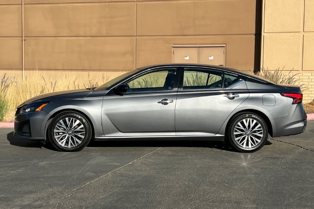 Used 2024 Nissan Altima 2.5 SV FWD image 7
