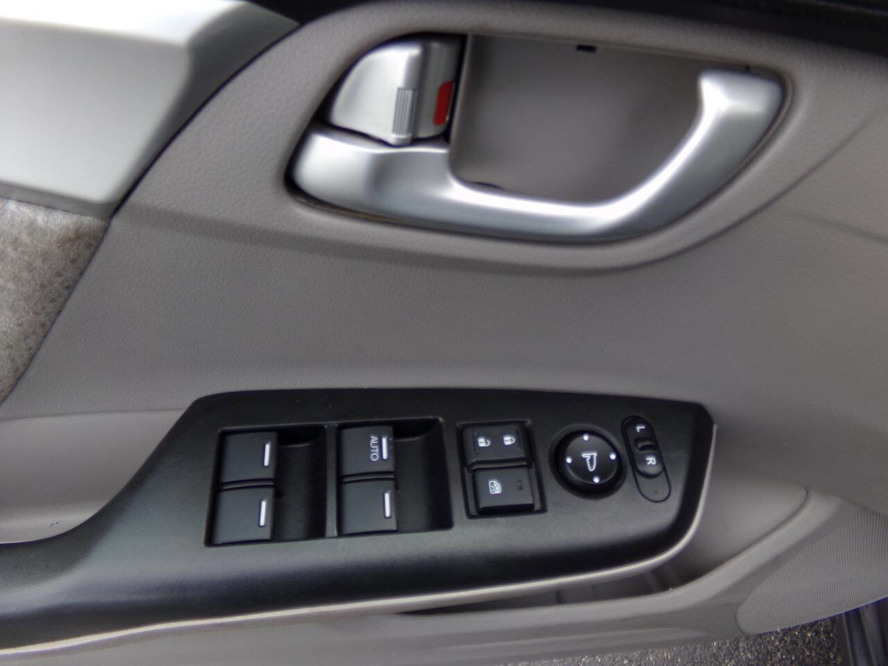 Used 2015 Honda Civic Hybrid Sedan image 14