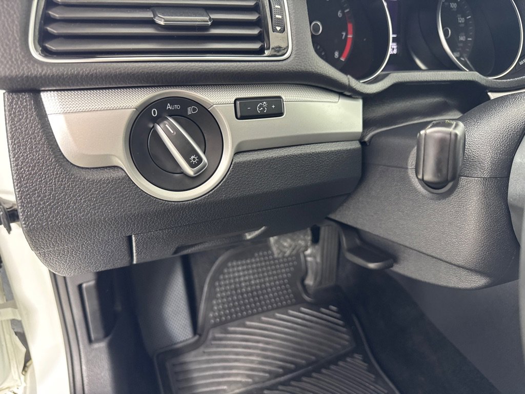 Used 2018 Volkswagen Passat 2.0T S w/ Driver Assistance Package image 15