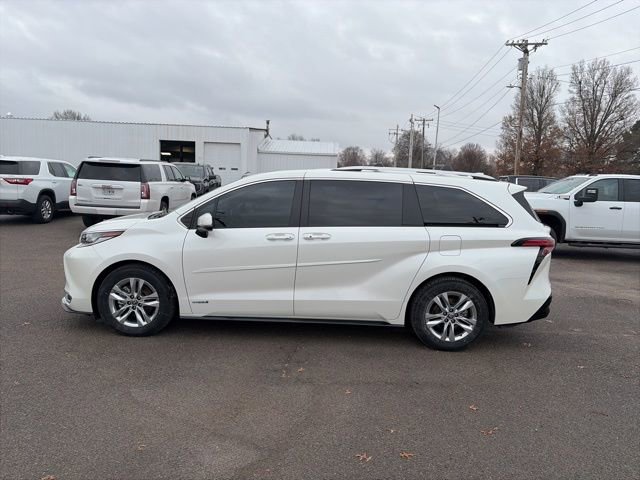 Used 2021 Toyota Sienna Limited w/ Outdoor Package (TMS) image 3