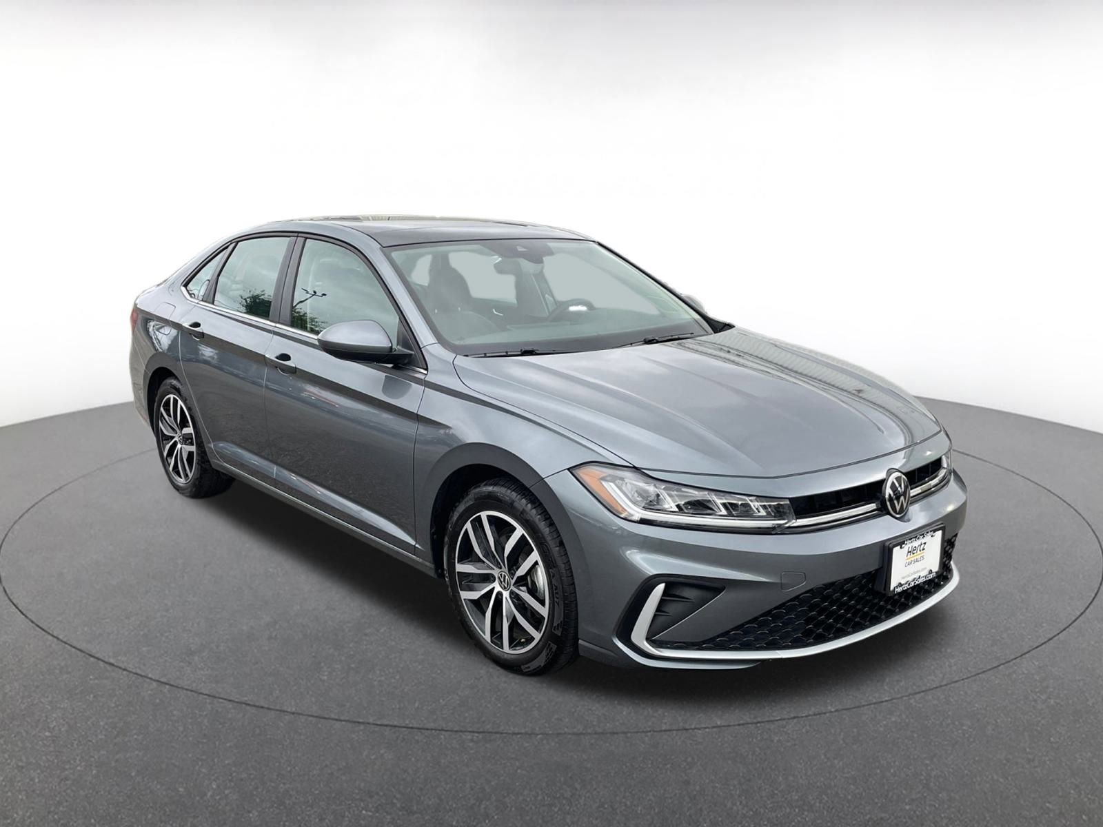 Used 2025 Volkswagen Jetta SE image 1