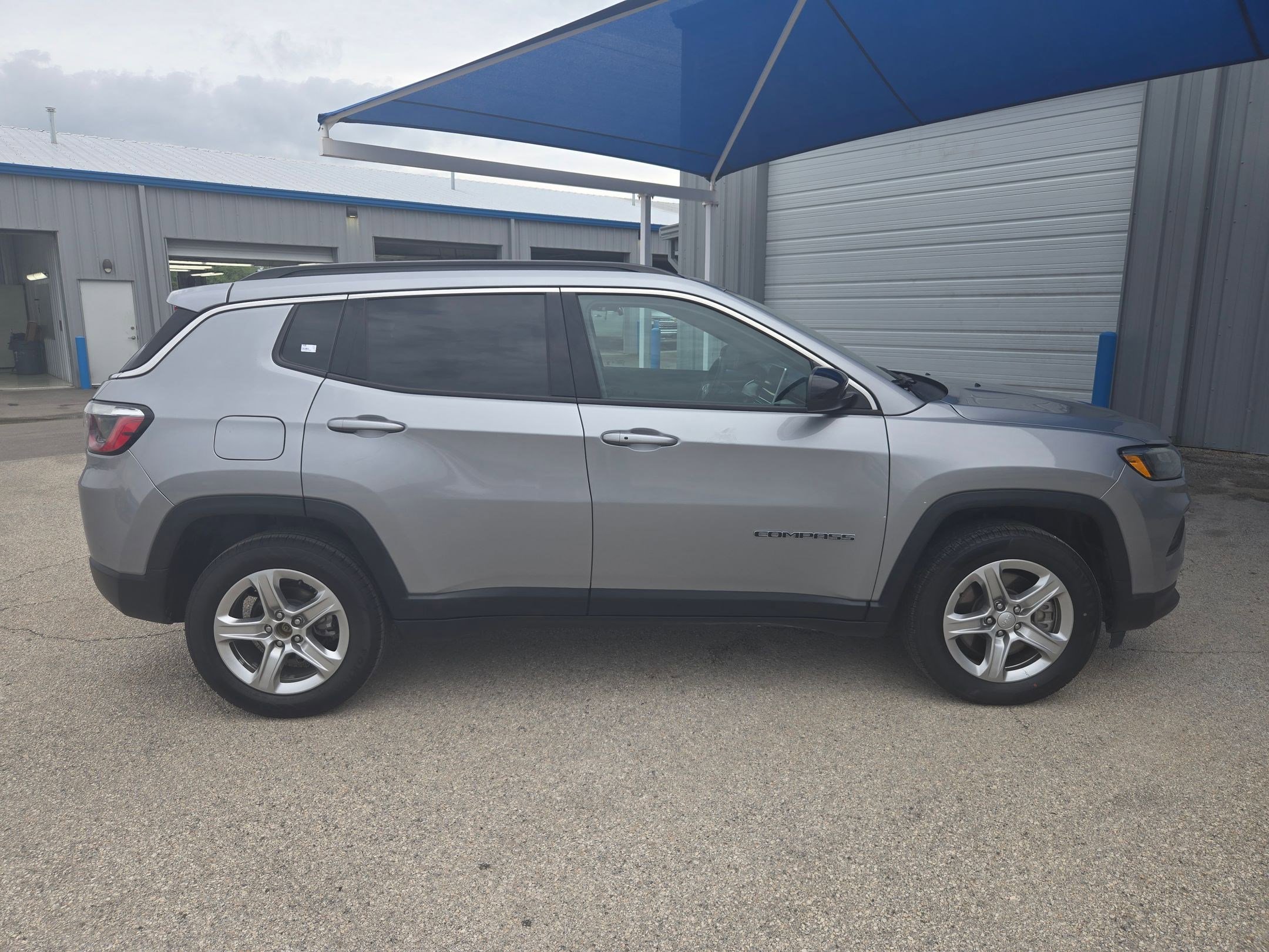 Used 2024 Jeep Compass Latitude AWD/4WD image 2