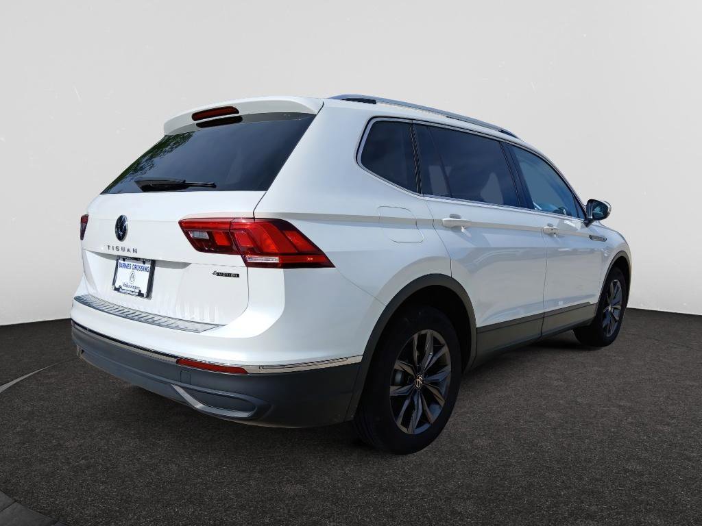 Used 2023 Volkswagen Tiguan SE w/ Panoramic Sunroof Package AWD/4WD image 5