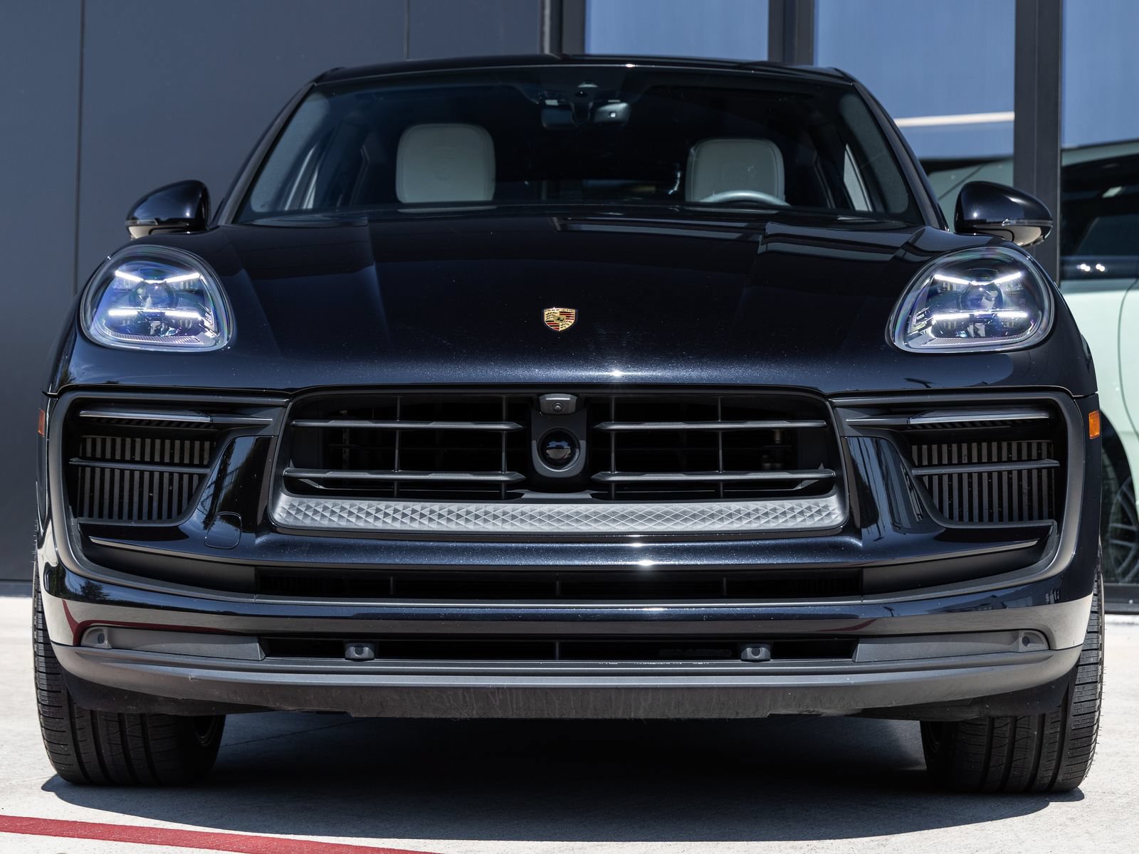 Certified 2024 Porsche Macan S AWD/4WD image 8