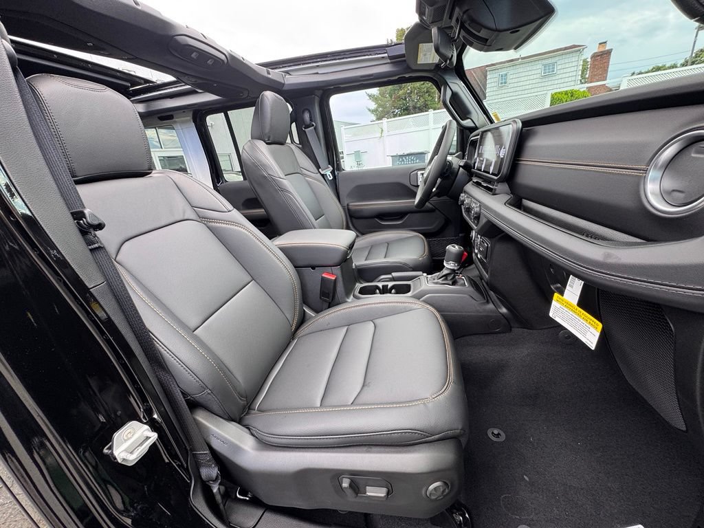 New 2026 Jeep Wrangler Unlimited Sahara AWD/4WD image 18