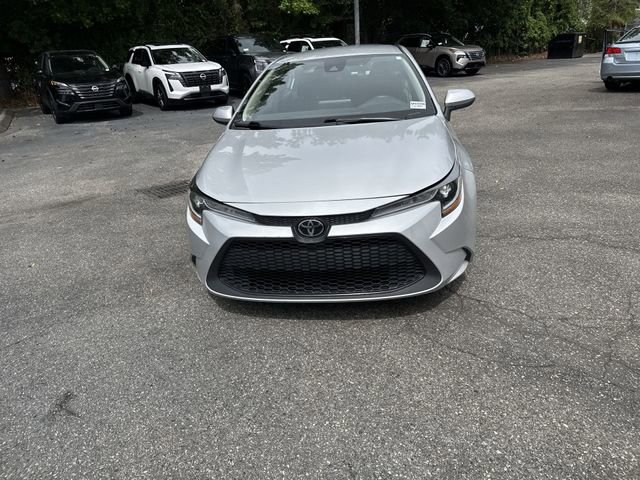 Used 2022 Toyota Corolla LE FWD image 2
