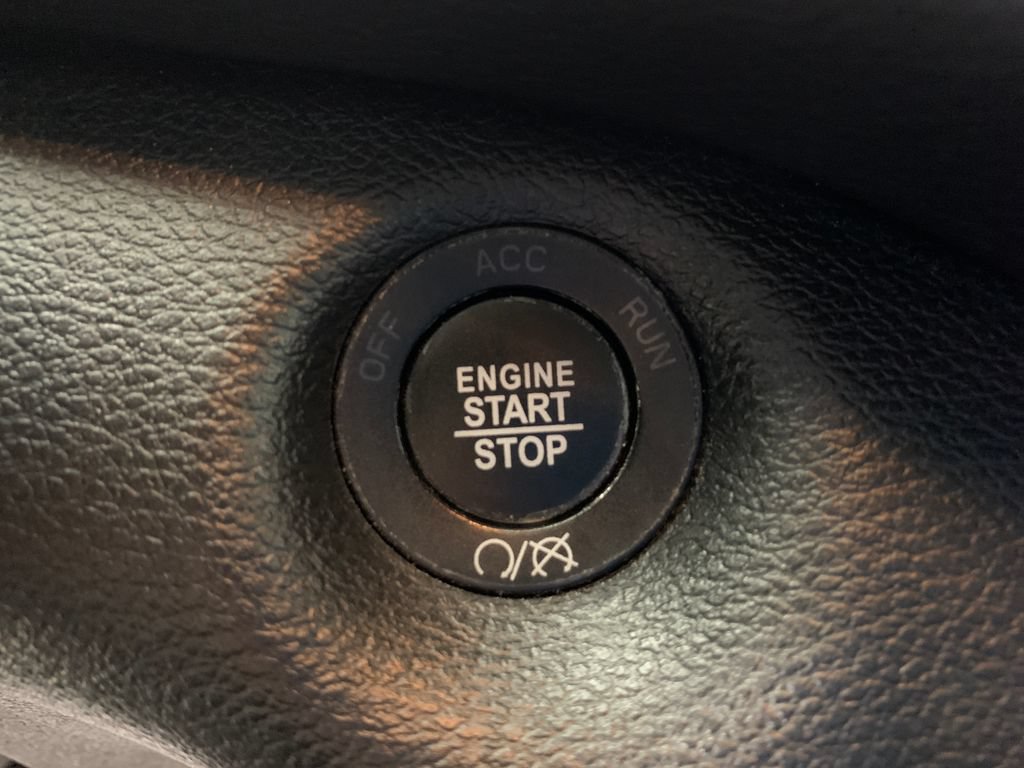 Used 2019 Jeep Cherokee Trailhawk w/ Cold Weather Group AWD/4WD image 16