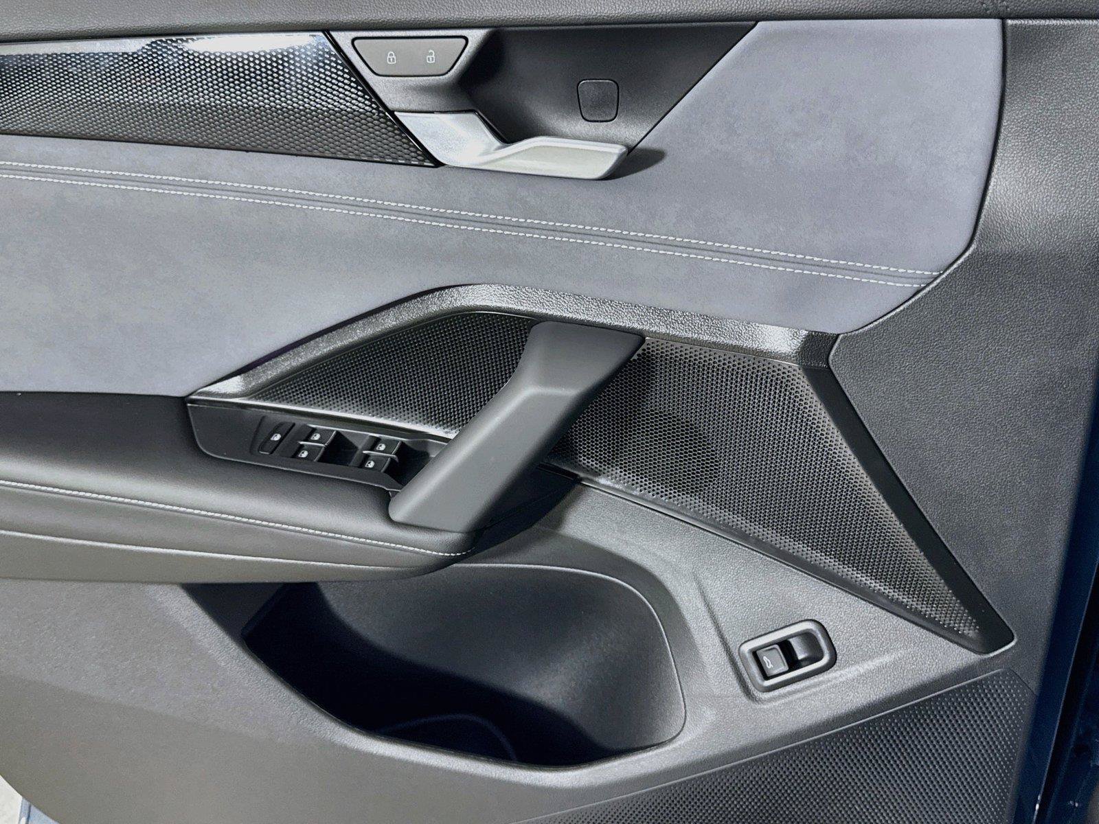 New 2026 Volkswagen Tiguan SE FWD image 15