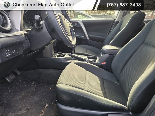 Used 2018 Toyota RAV4 LE image 9