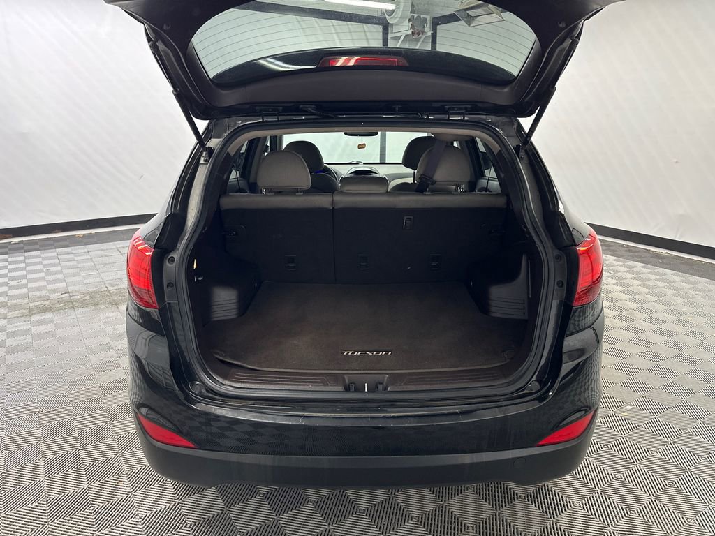 Used 2013 Hyundai Tucson GL FWD image 17