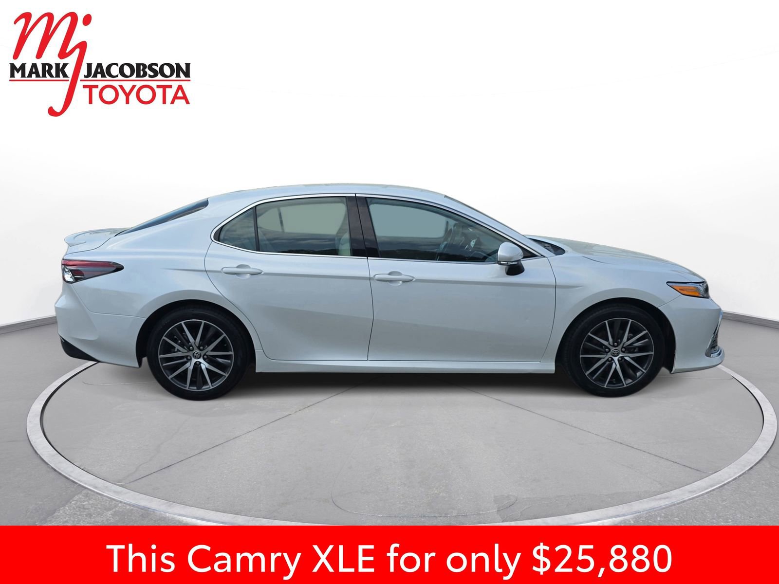 Used 2024 Toyota Camry XLE image 7