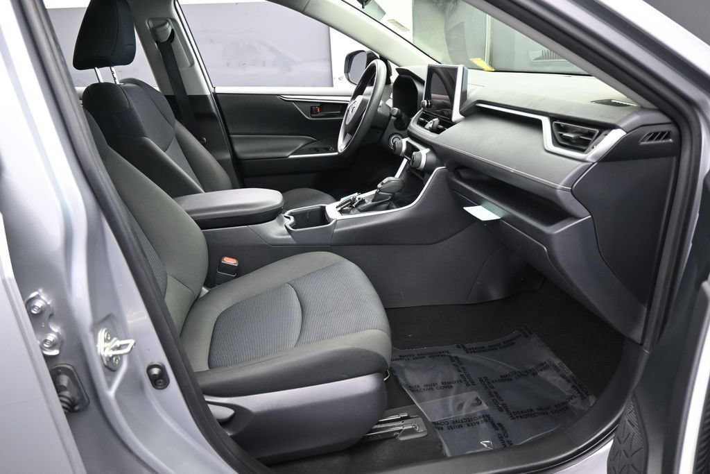 Used 2024 Toyota RAV4 LE AWD/4WD image 31