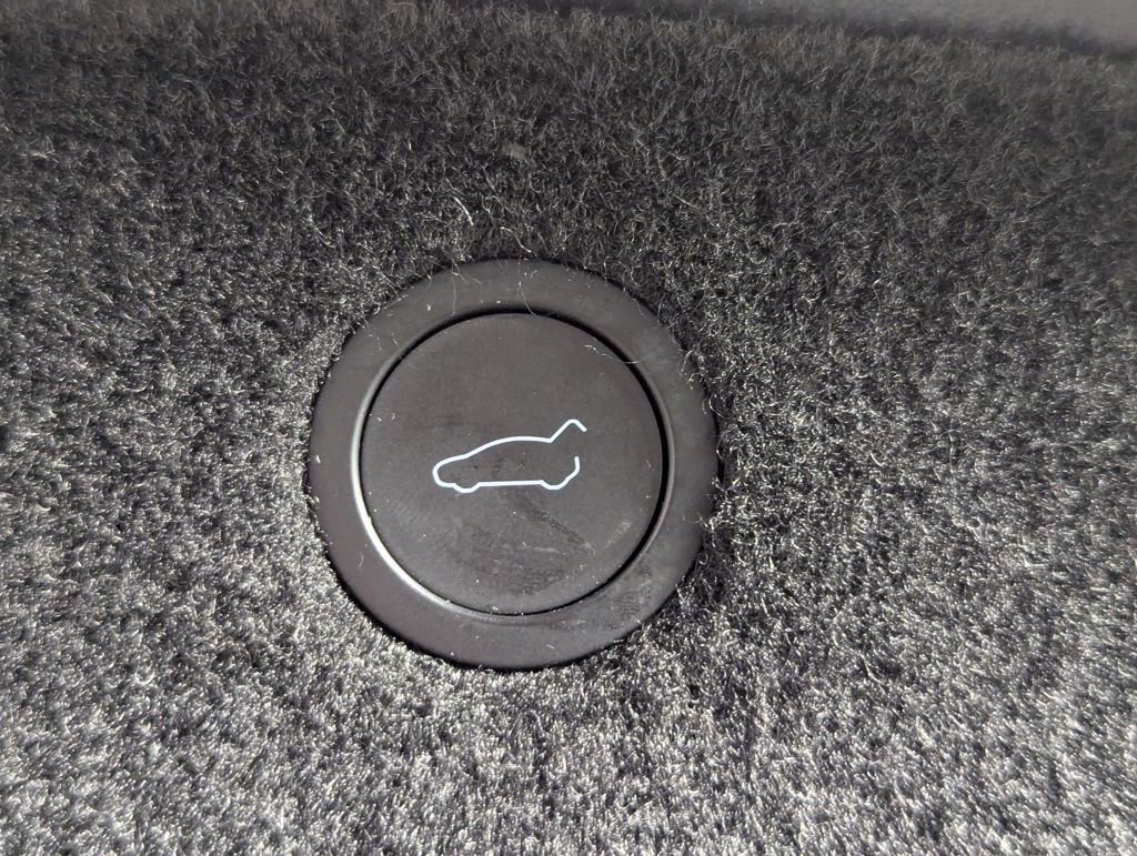 Used 2024 Tesla Model X image 83