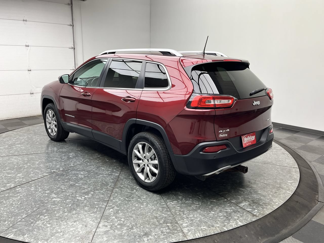 Used 2018 Jeep Cherokee Limited AWD/4WD image 2