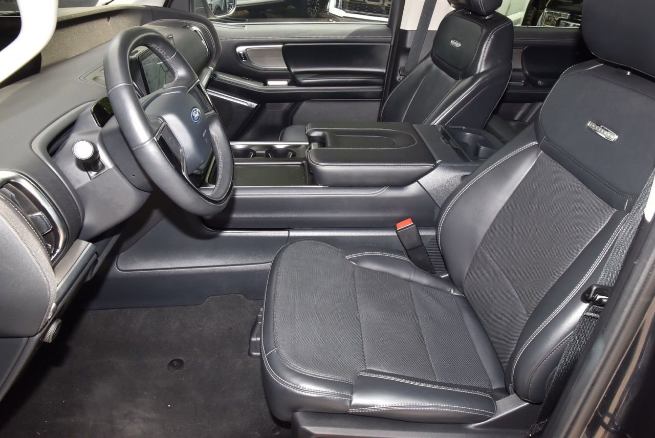 Certified 2025 Ford Expedition Platinum image 13