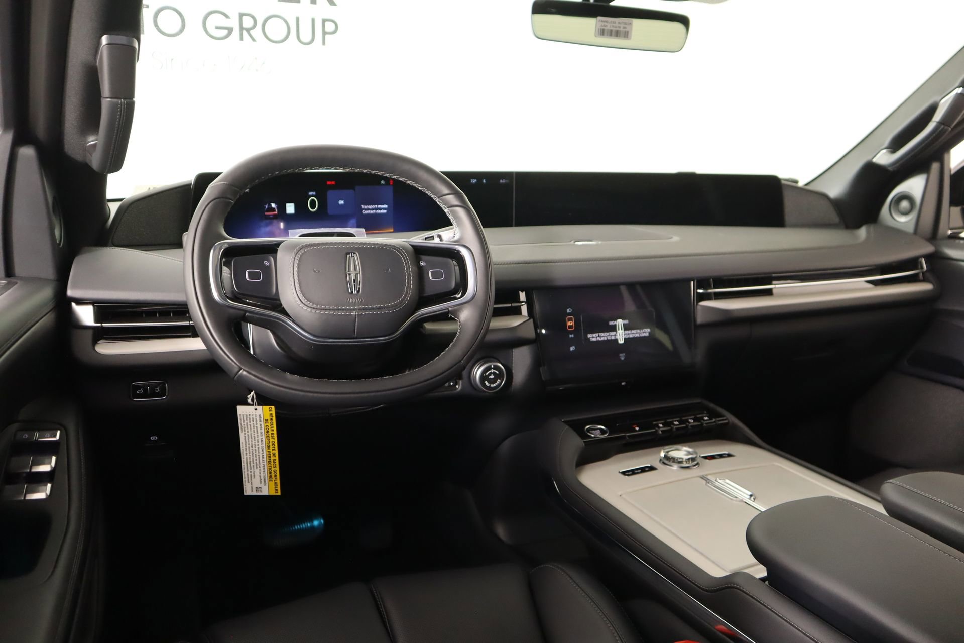 New 2026 Lincoln Navigator Reserve image 2