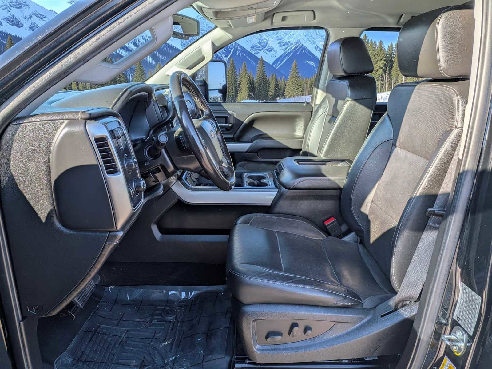 Used 2018 Chevrolet Silverado 3500 LTZ w/ Duramax Plus Package image 16