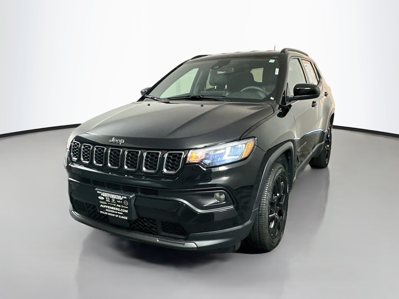 Used 2025 Jeep Compass Latitude w/ Altitude Special Edition AWD/4WD image 3