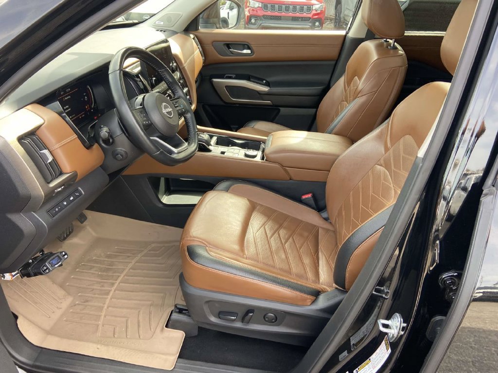 Used 2023 Nissan Pathfinder Platinum AWD/4WD image 13