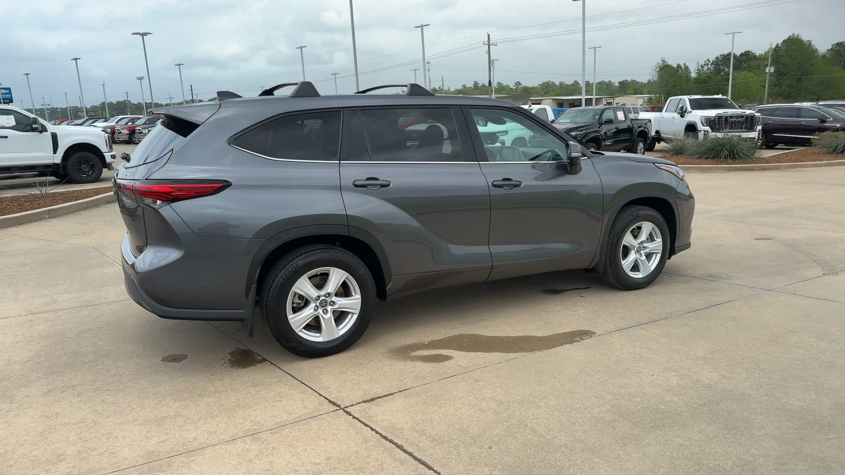Used 2023 Toyota Highlander LE FWD image 8
