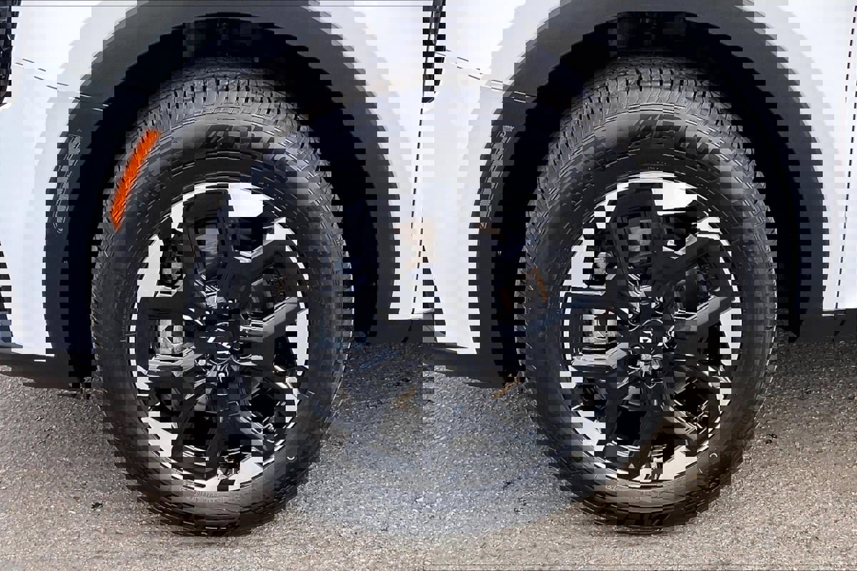 Used 2024 Kia Sorento S image 9