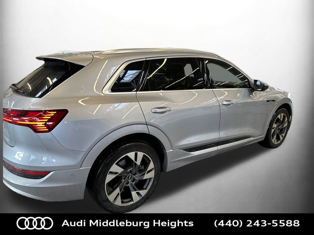 Used 2021 Audi e-tron Premium Plus w/ Premium Plus Package image 9