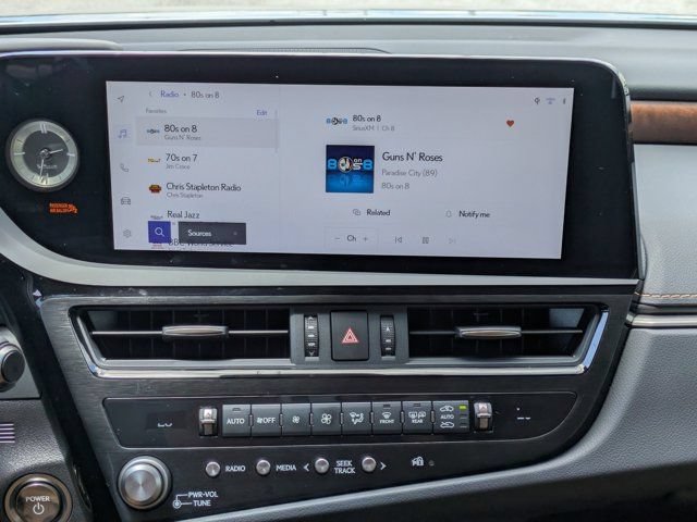 Used 2025 Lexus ES 300h w/ Premium Package FWD image 17