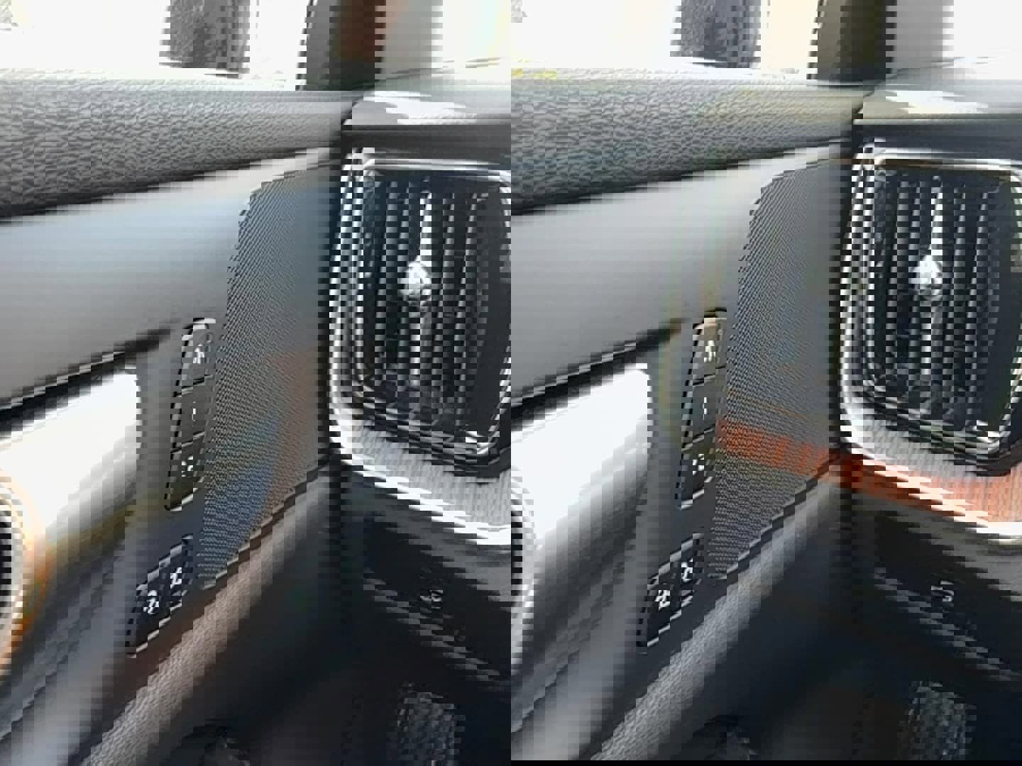 Certified 2024 Volvo S60 B5 Plus image 20