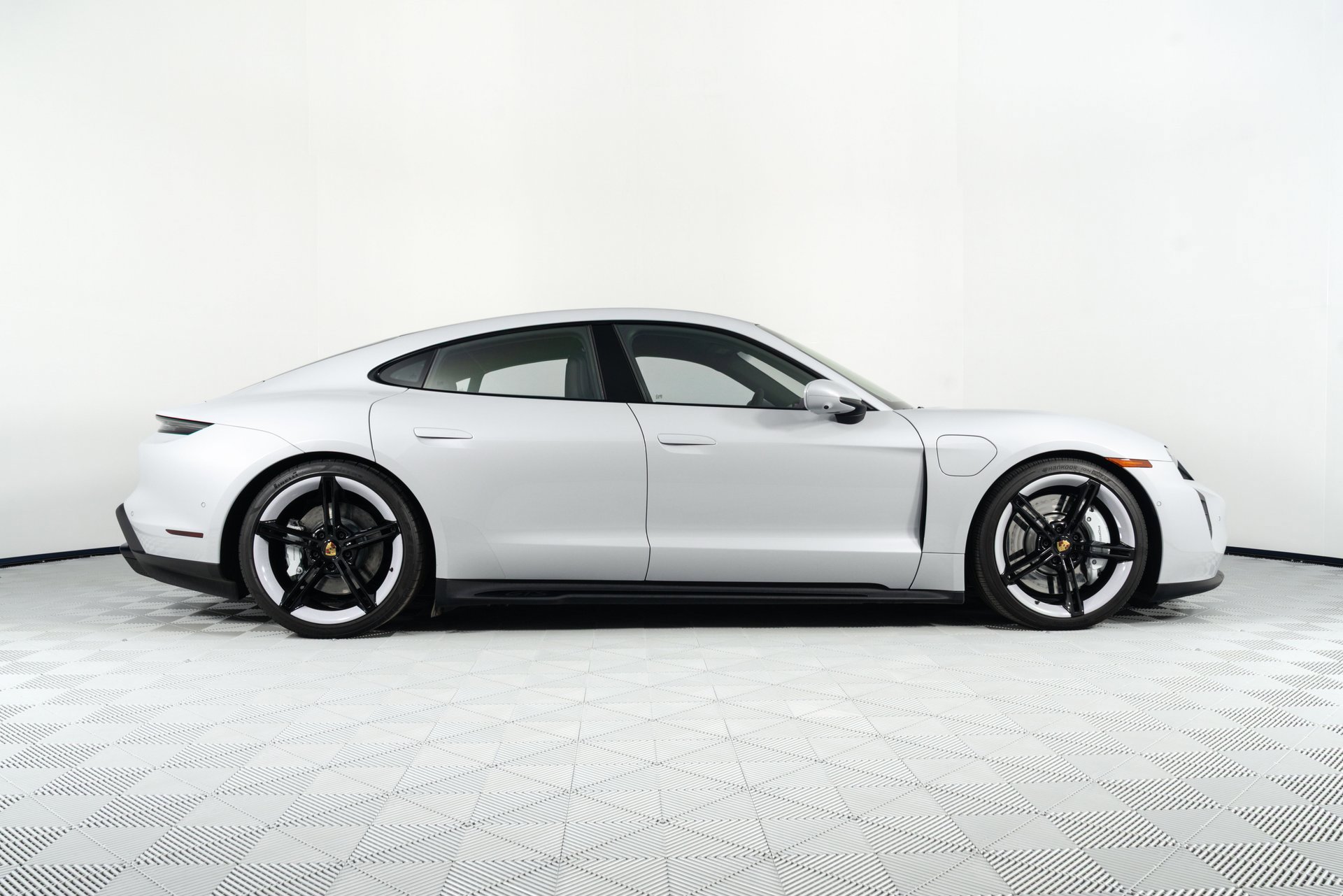 Used 2023 Porsche Taycan GTS AWD/4WD image 8