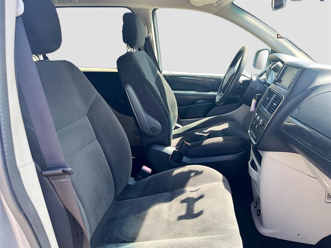 Used 2019 Dodge Grand Caravan SE image 28