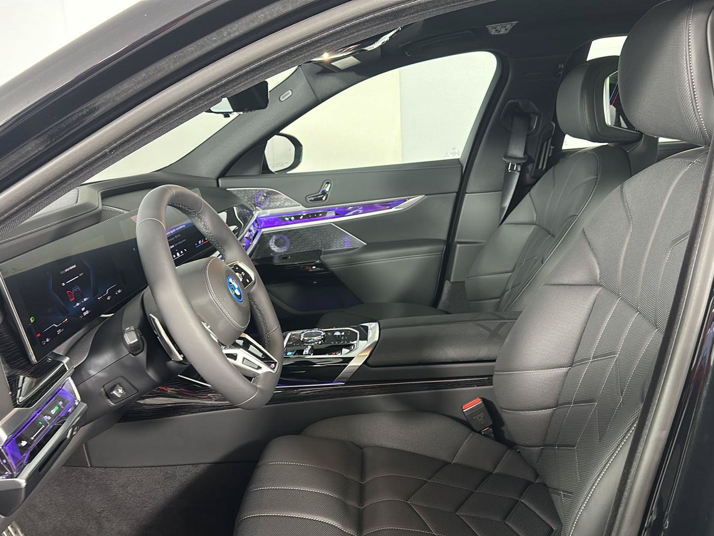 New 2026 BMW i7 xDrive60 w/ Executive Package AWD/4WD image 6