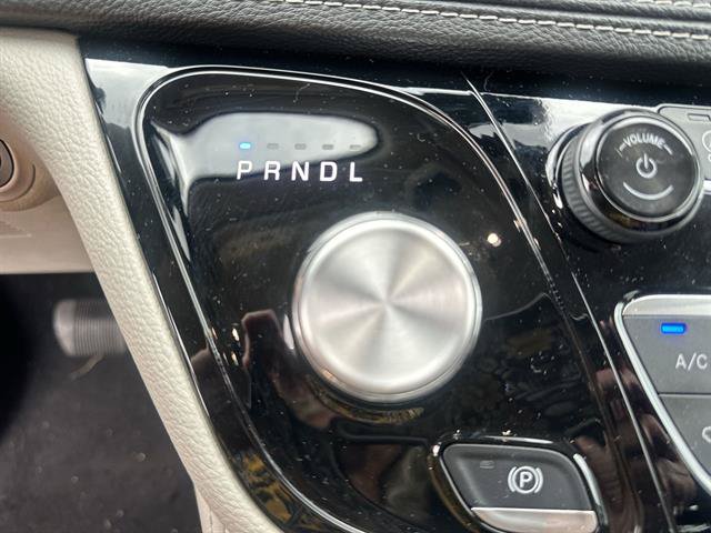 Used 2024 Chrysler Pacifica Limited FWD image 21