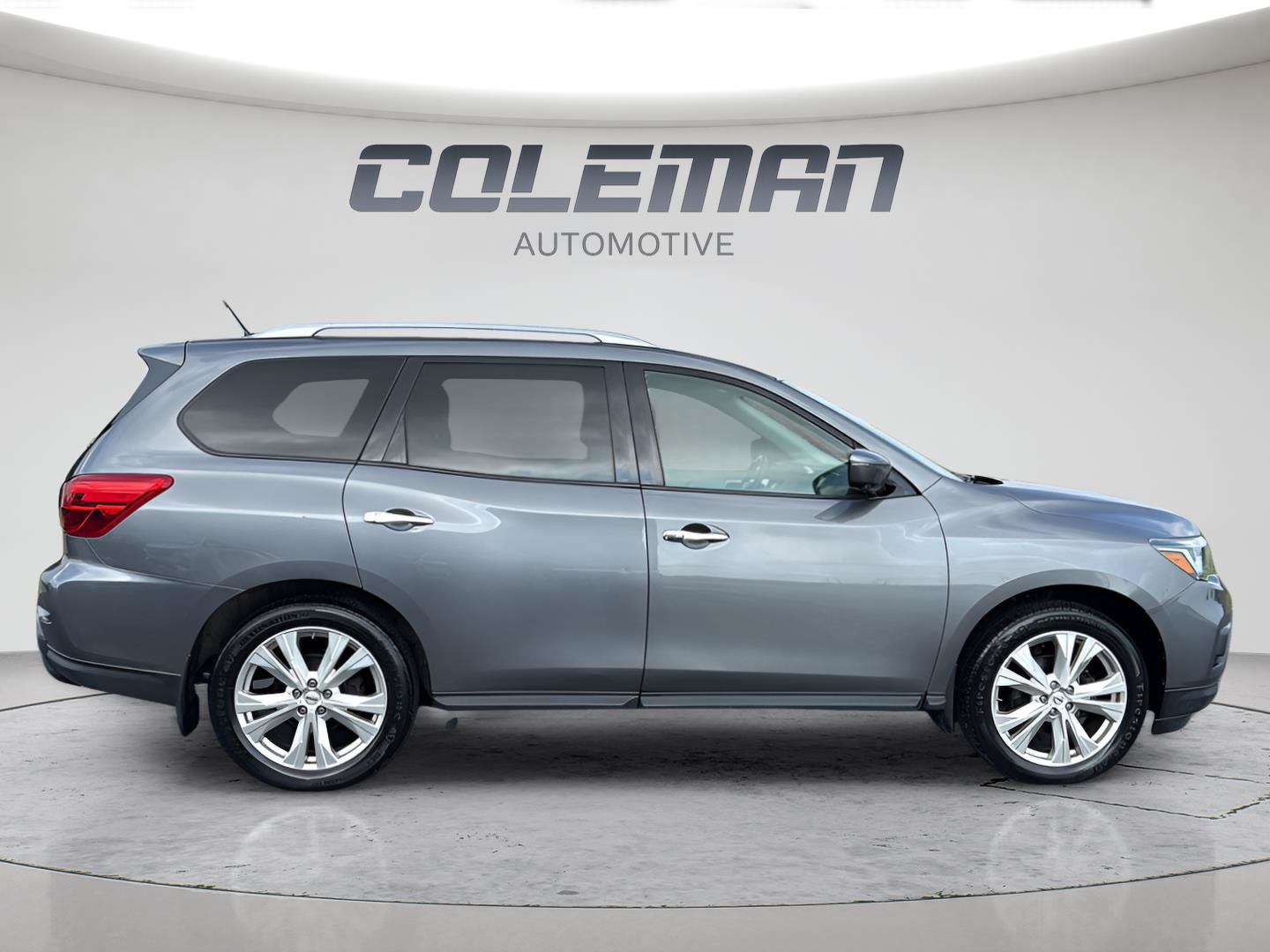 Used 2018 Nissan Pathfinder SL w/ SL Premium Package AWD/4WD image 3