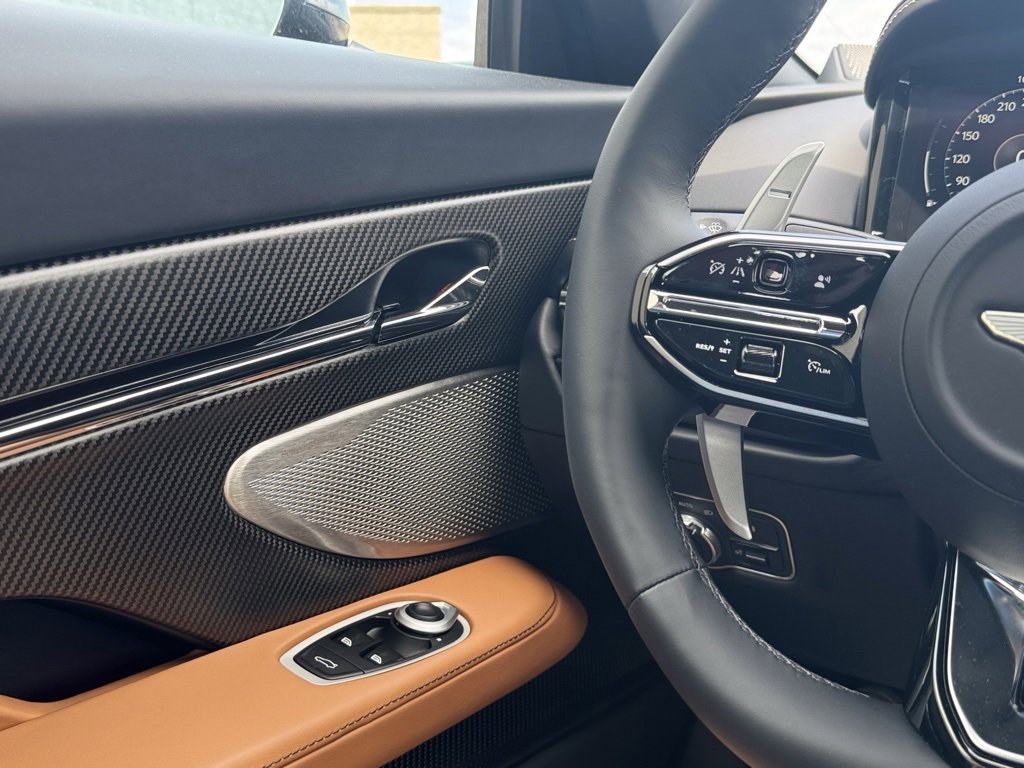 Used 2025 Aston Martin DB12 Coupe image 21