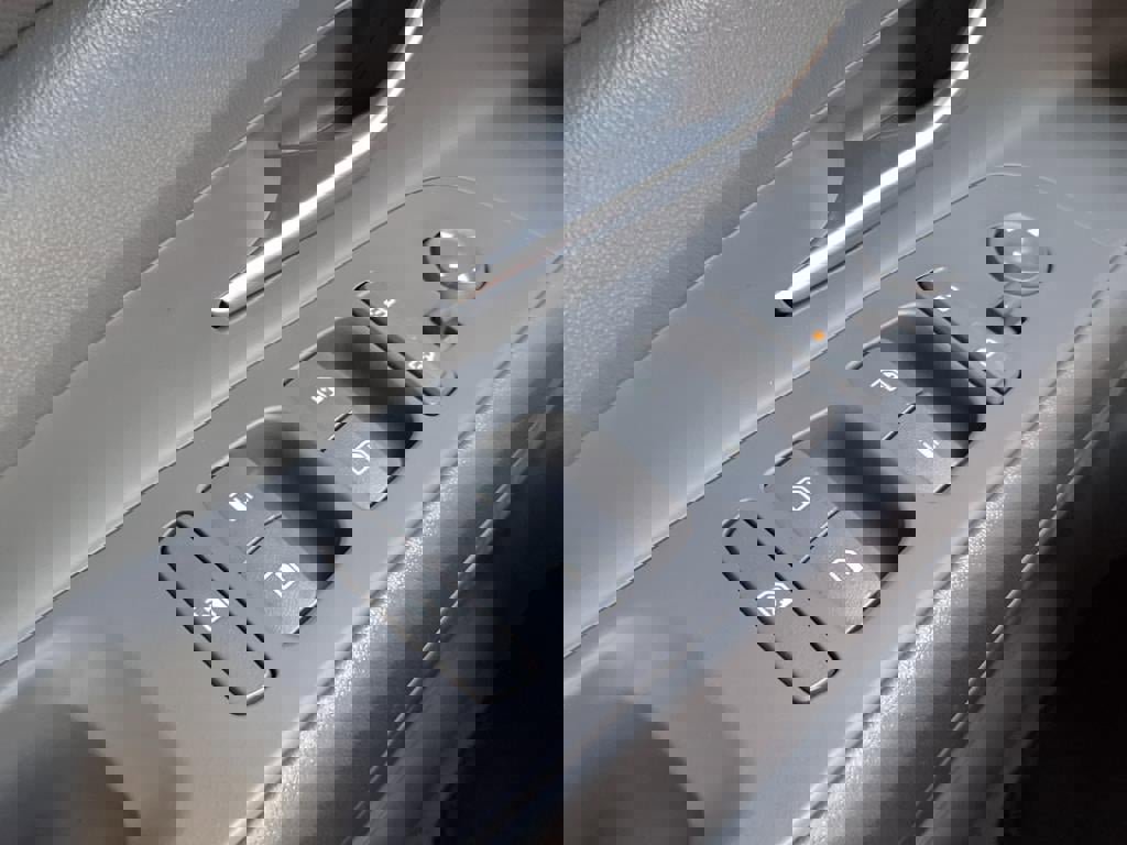 Used 2023 Hyundai Elantra SEL w/ Convenience Package image 24